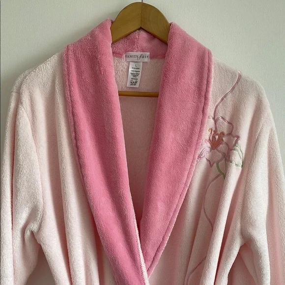 Vanity Fair - Pink Embroidered Robe - Picture 2 of 9